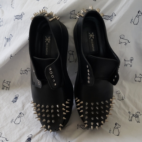 Shoes - Picture 2 of 7